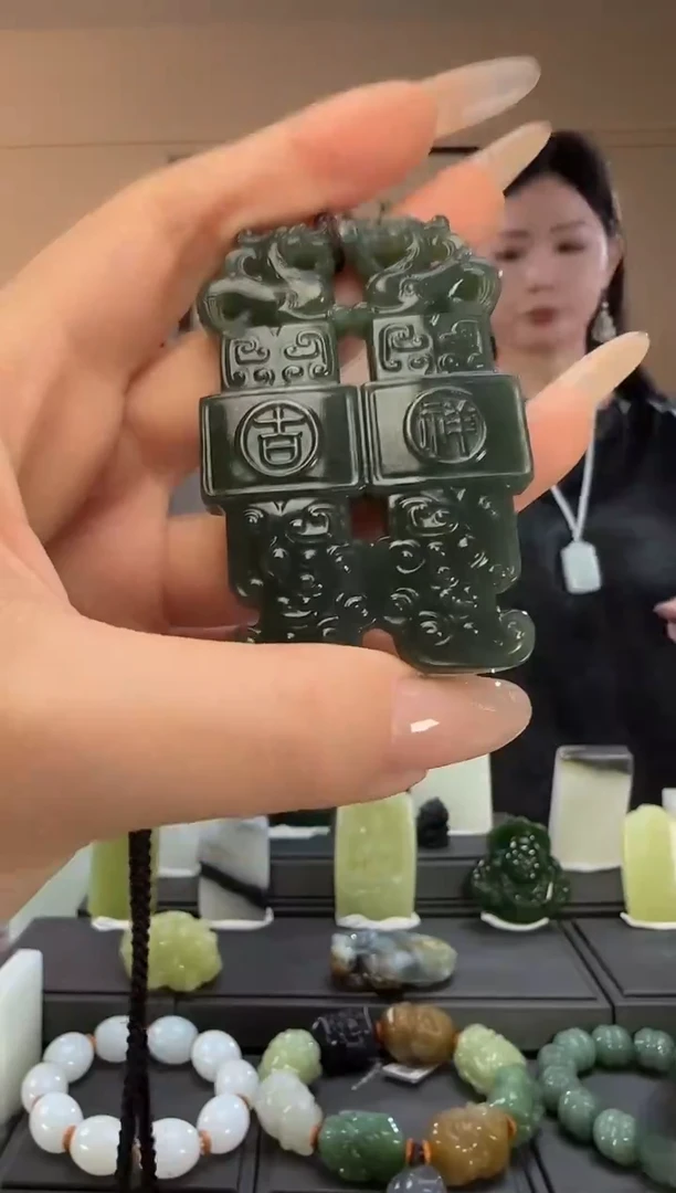 颈饰未镶嵌和田玉且末蓝吉祥玉鼎吊坠