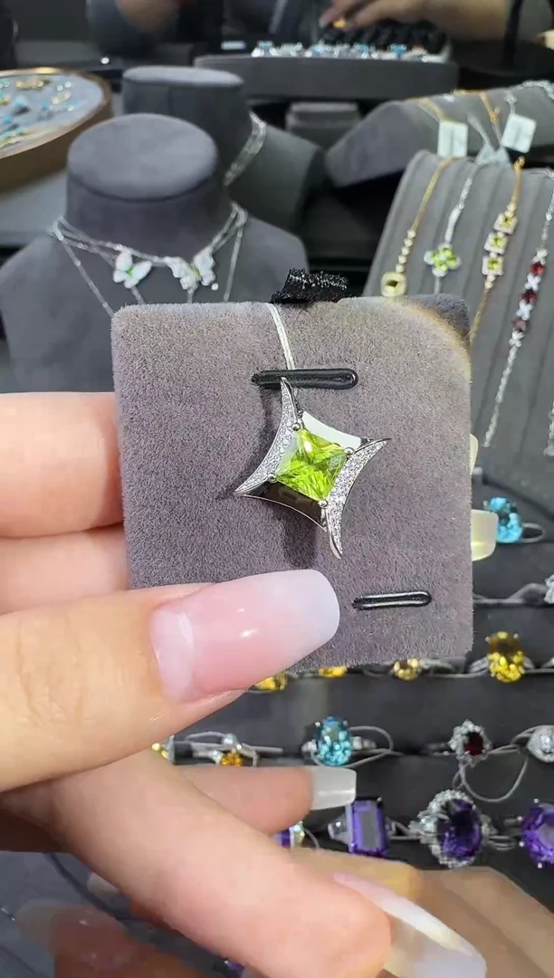 银S925镶嵌吊坠橄榄石1.5ct