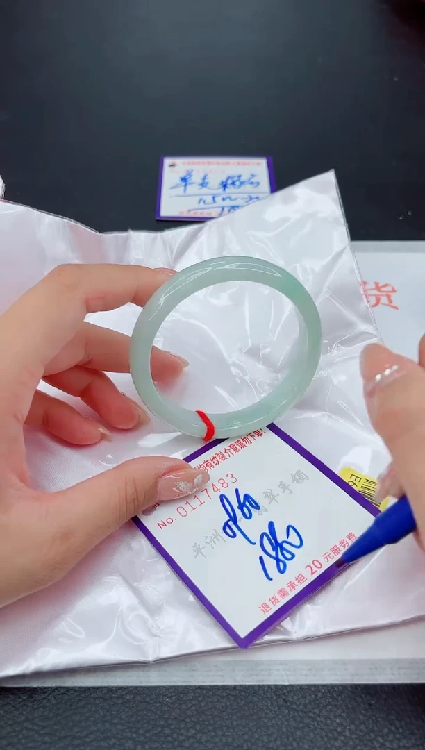 翡翠手镯未镶嵌1