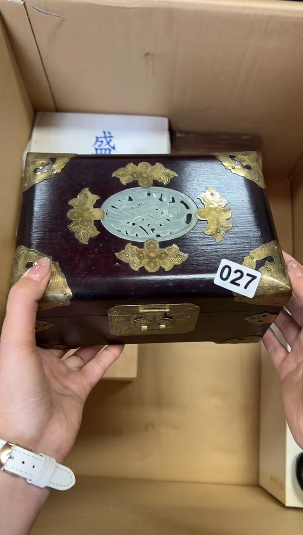 定制勵****人+027中古商品谨慎参拍