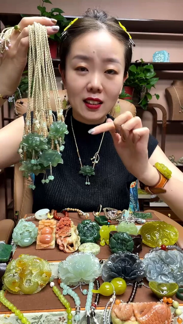 未镶嵌岫玉吊坠多样性发货发其中之一