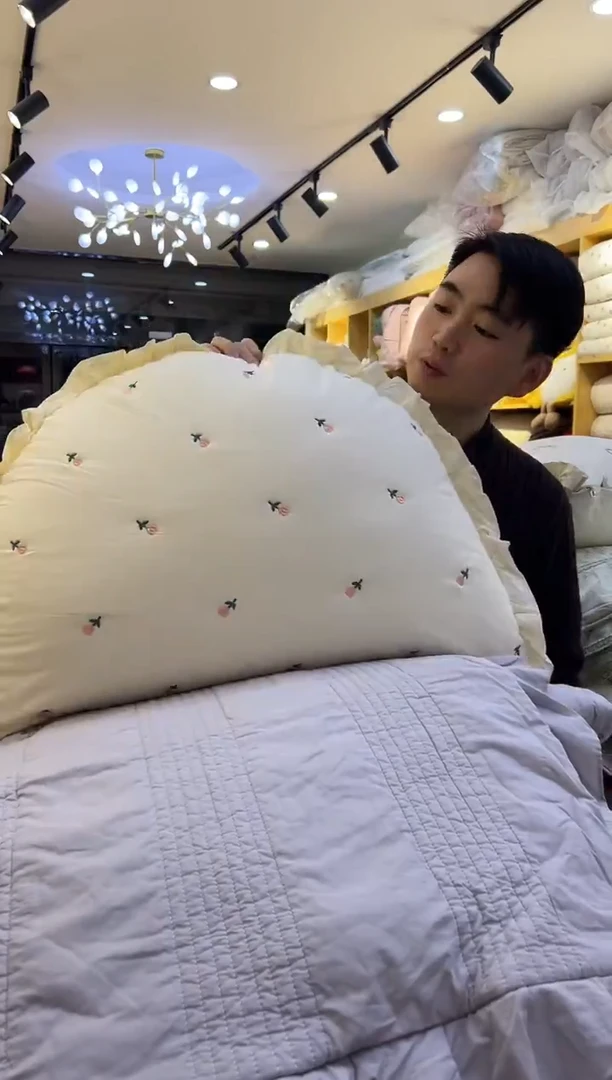 棉郁金香水饺枕   69