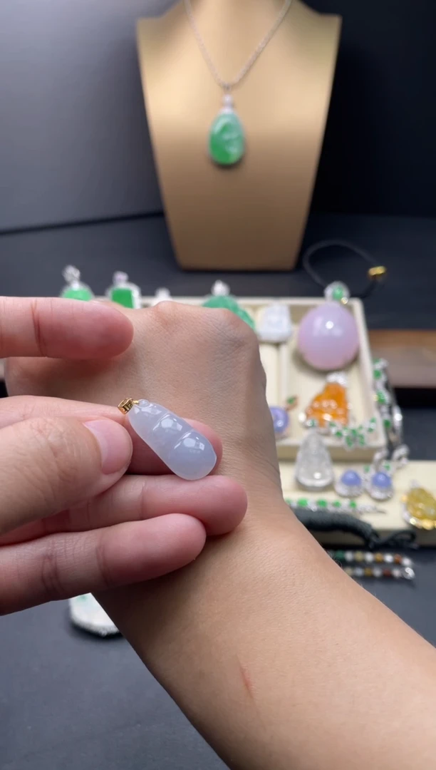 【闪购商品】翡翠颈饰18K金镶嵌5........