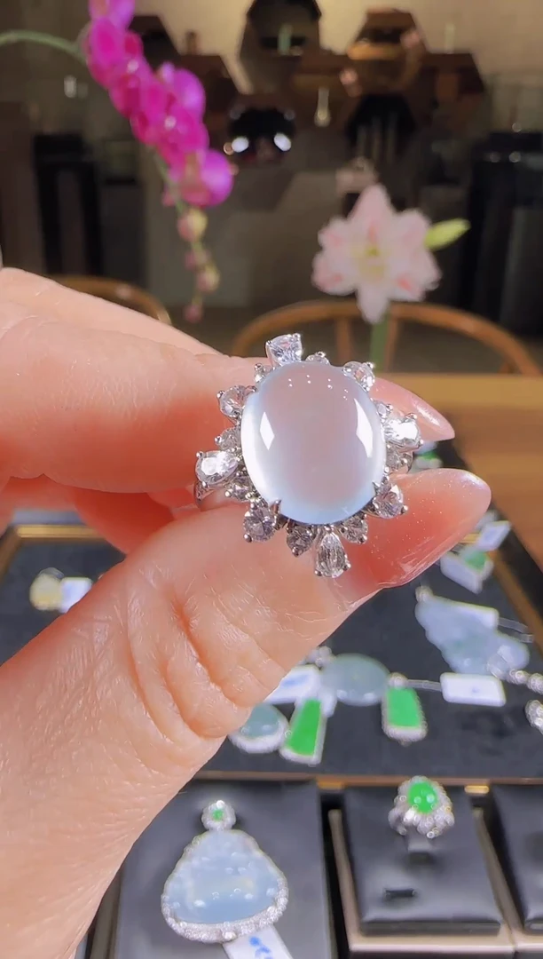 【闪购商品】翡翠戒指18K金镶嵌白冰大蛋面戒指