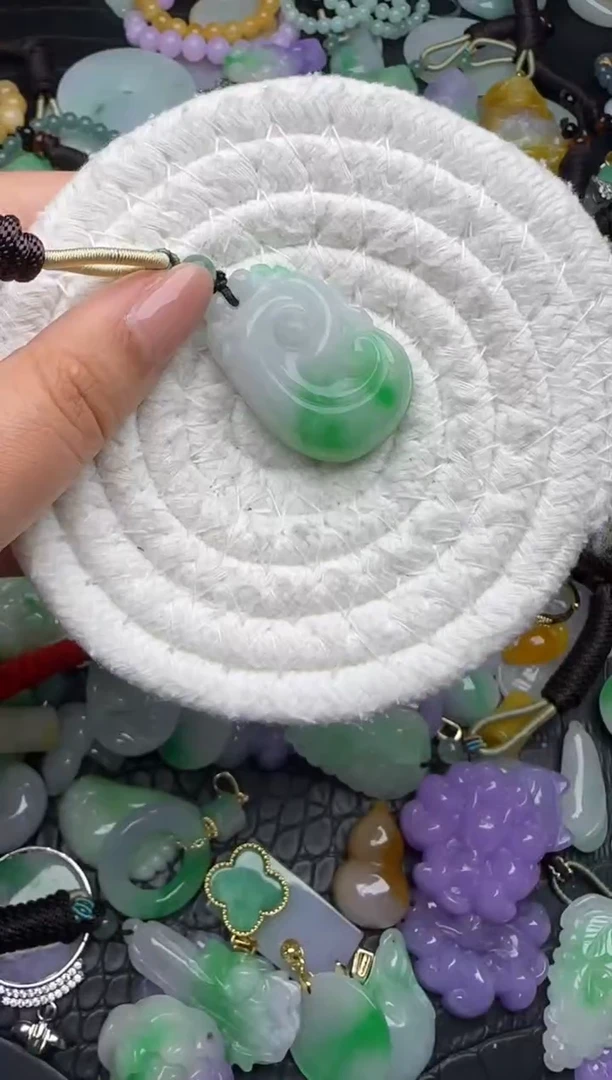 颈饰未镶嵌翡翠缅甸翡翠吊坠
