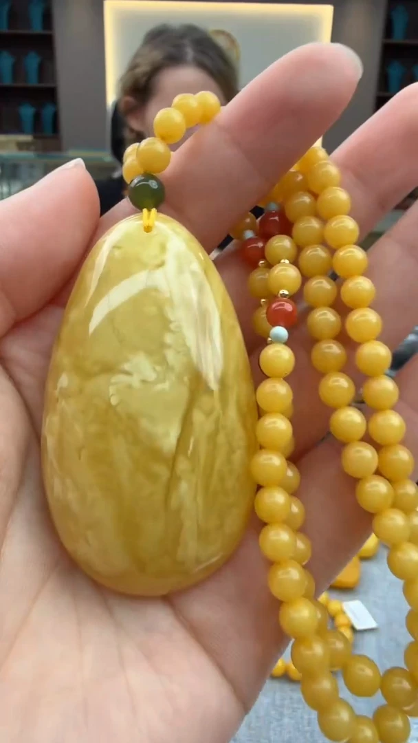 琥珀颈饰未镶嵌323秒拍号 假一罚三
