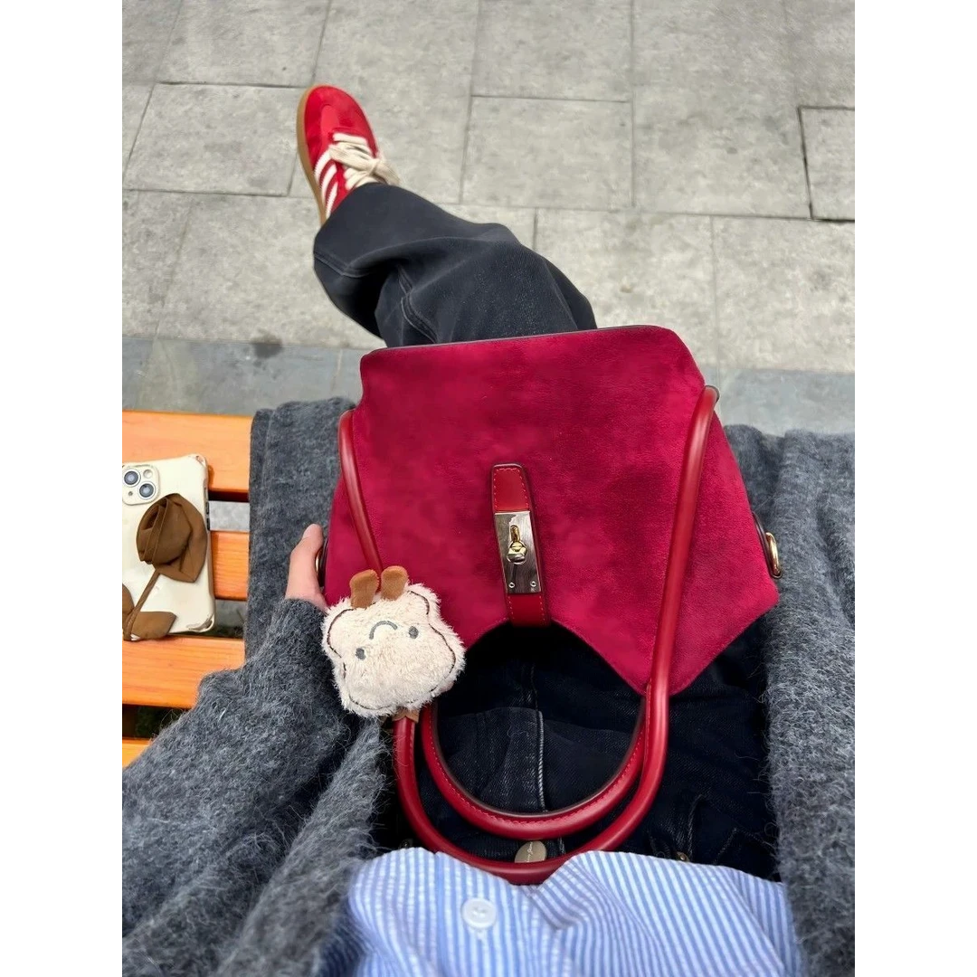 2025秋冬新款绒面红色婚包小众新娘手提菜篮子包高级感通勤斜挎包