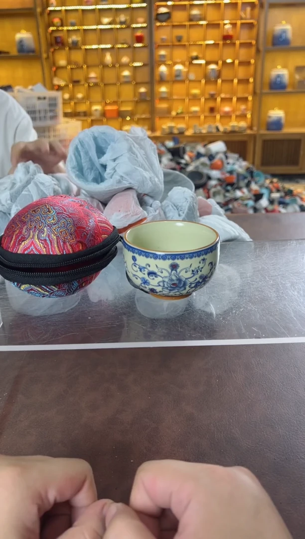 瓷片青花黄汝铜钱杯带包