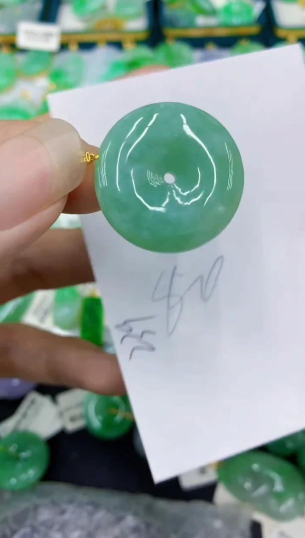 翡翠18K金镶嵌颈饰1111111111