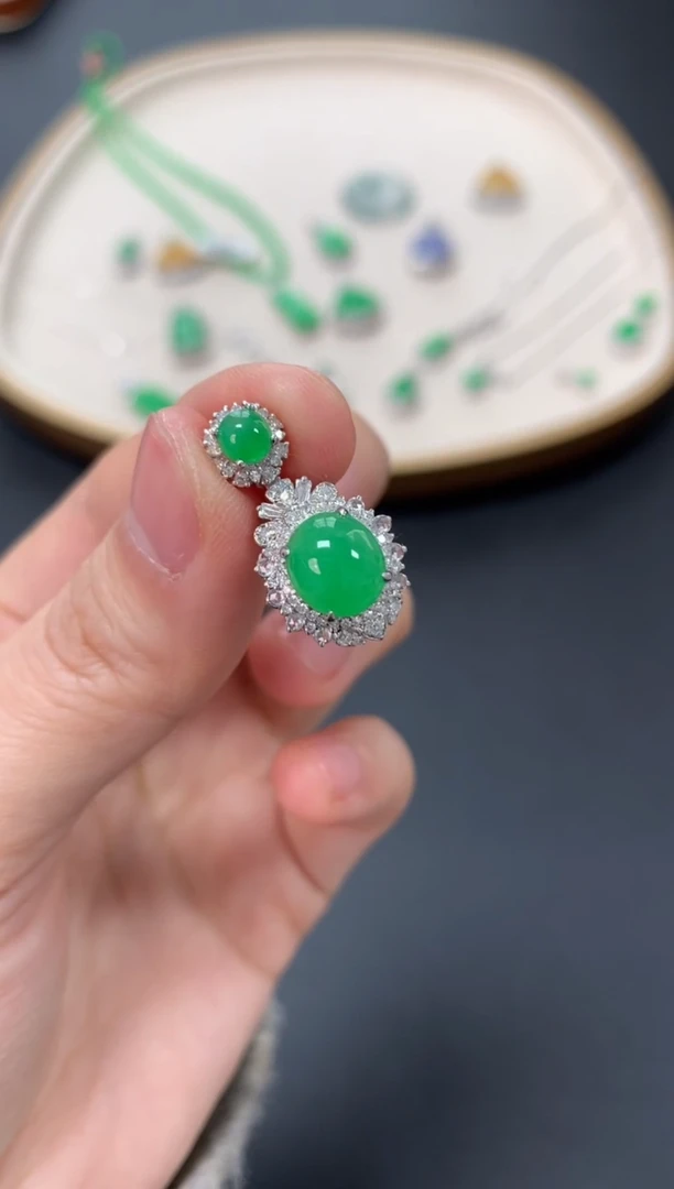 【闪购商品】翡翠吊坠(不含链)18K金镶嵌9900