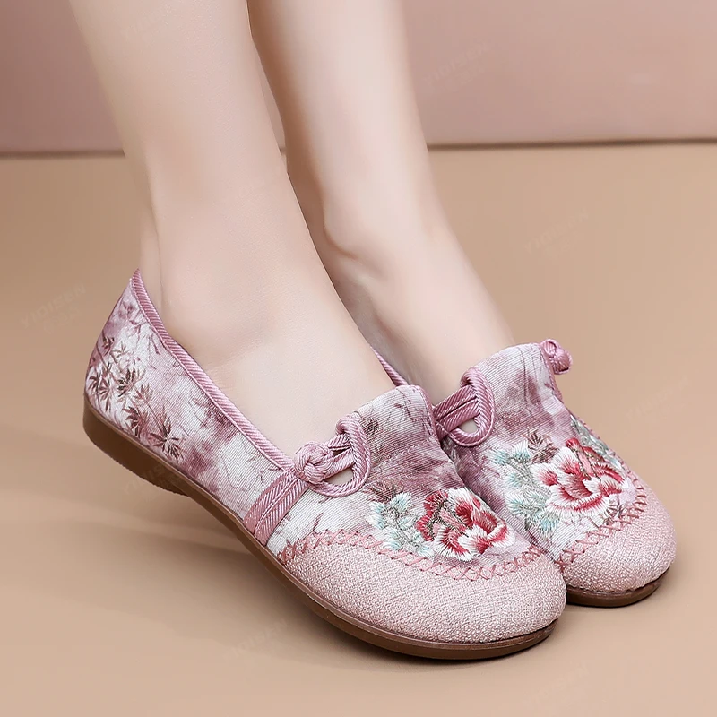 意迪森春季新款老北京布鞋民族风绣花鞋一脚蹬软底防滑百搭妈妈鞋