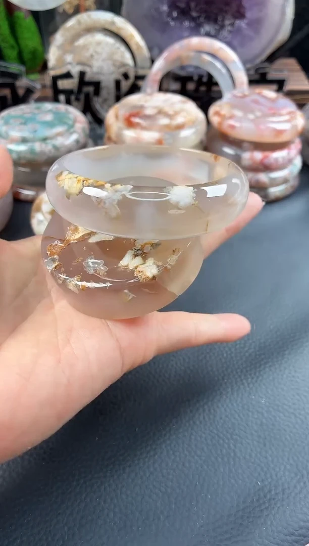 未镶嵌手镯（圆镯）石英质玉60