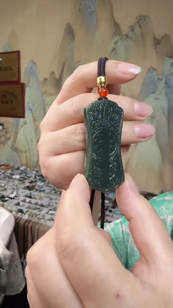 颈饰未镶嵌和田玉.