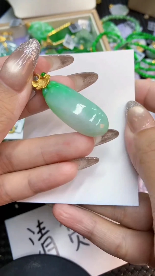 颈饰未镶嵌翡翠1