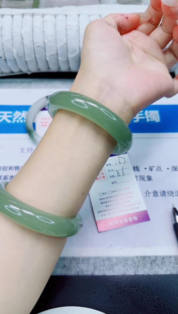 未镶嵌手镯石英质玉167/56