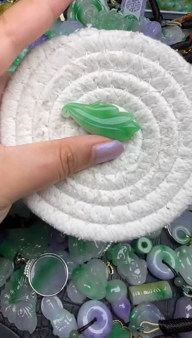 颈饰未镶嵌翡翠缅甸翡翠吊坠