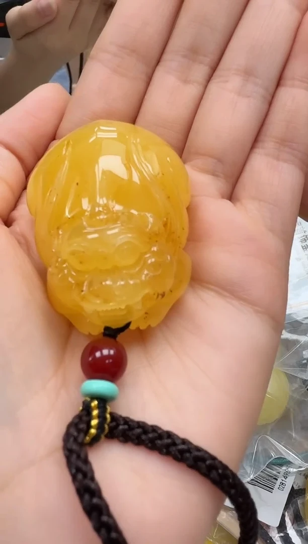 未镶嵌琥珀裸石如图
