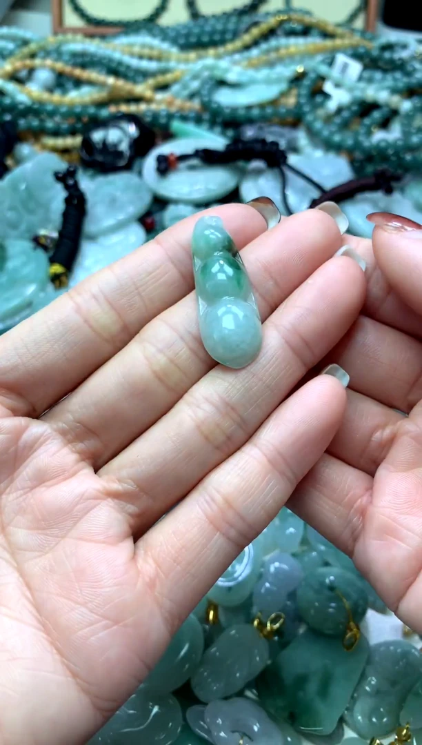 颈饰未镶嵌翡翠1