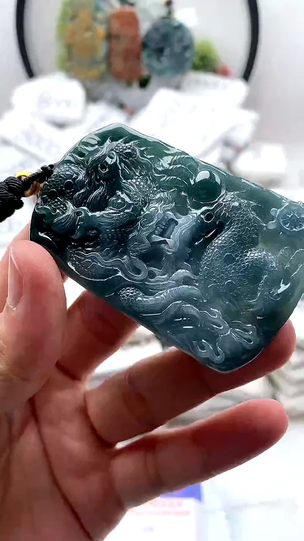 【闪购商品】翡翠颈饰未镶嵌龙牌
