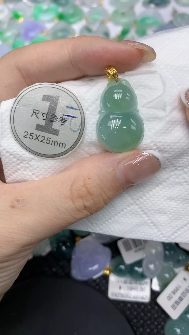 颈饰18K金镶嵌翡翠1111111111