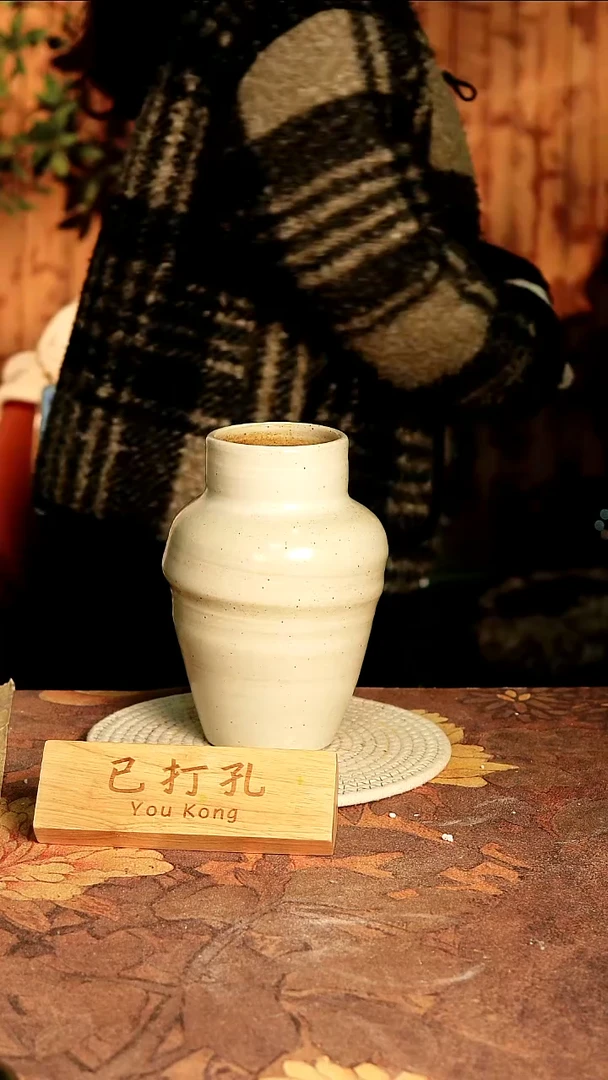 陶瓷27-119高22口8误差2已打孔