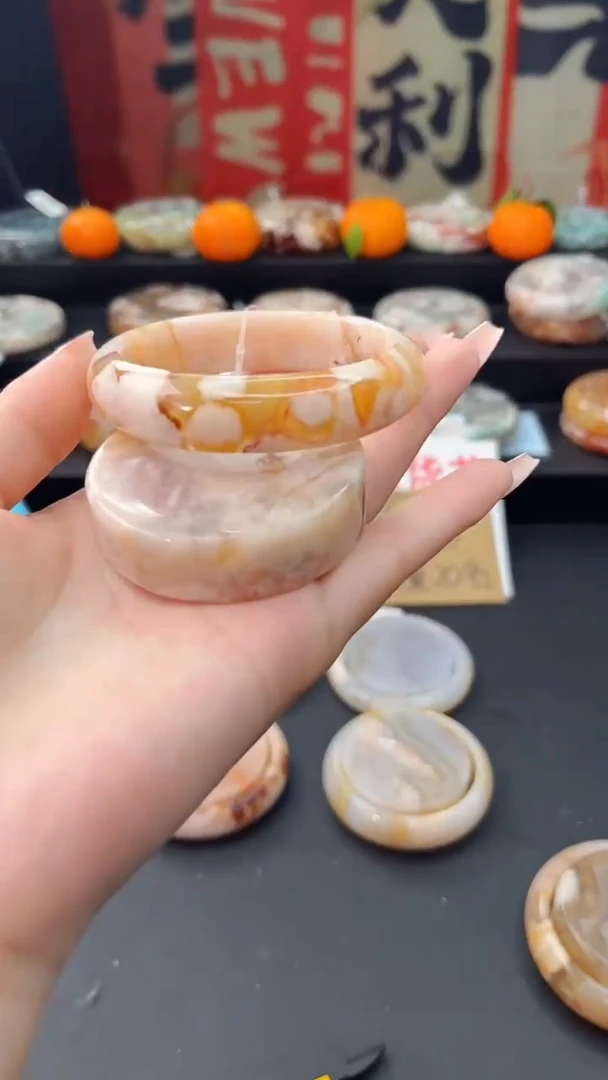 【闪购商品】石英质玉手镯未镶嵌赠送镯心（55圈口）无证书