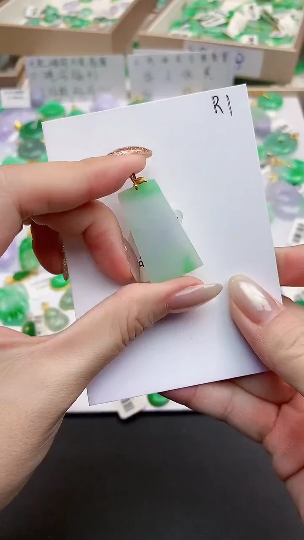 颈饰18K金镶嵌翡翠天然缅甸A货翡翠