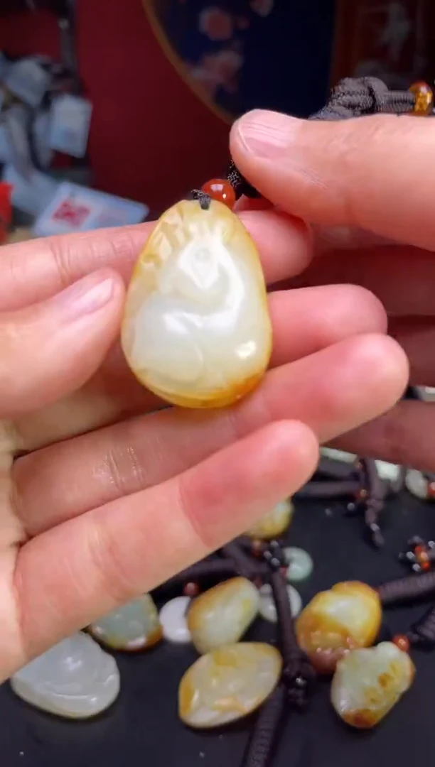 颈饰未镶嵌和田玉1