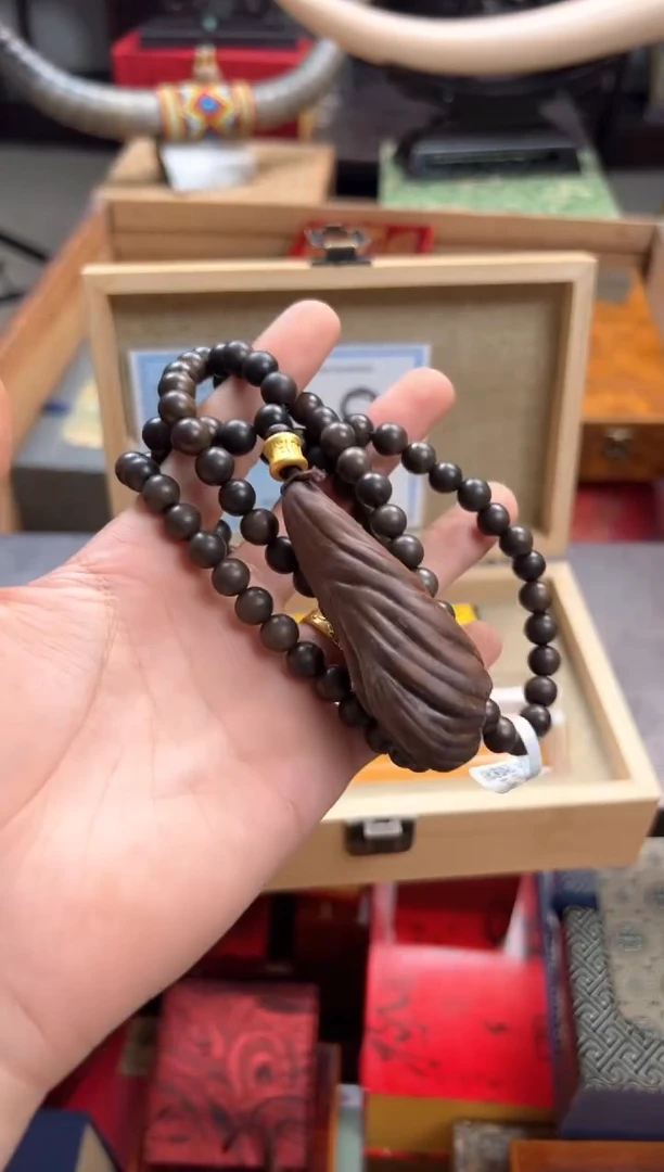 【闪购商品】木—————————达拉干吊坠