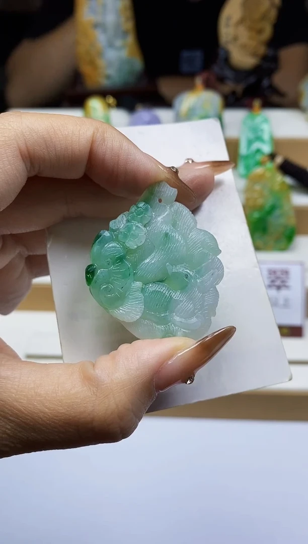 颈饰未镶嵌翡翠1