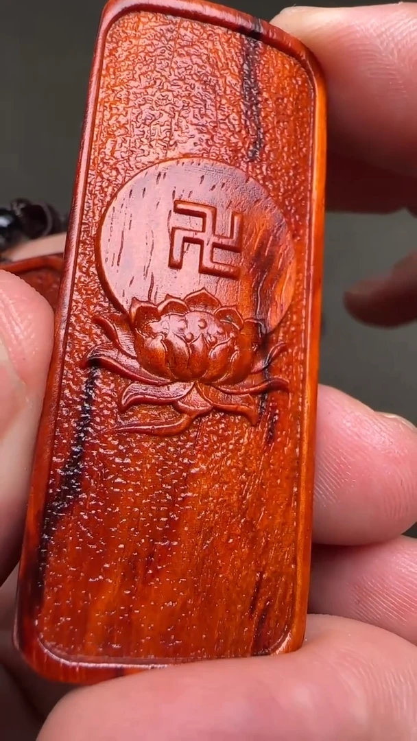 【闪购商品】小叶紫檀吊坠483129-六字牌