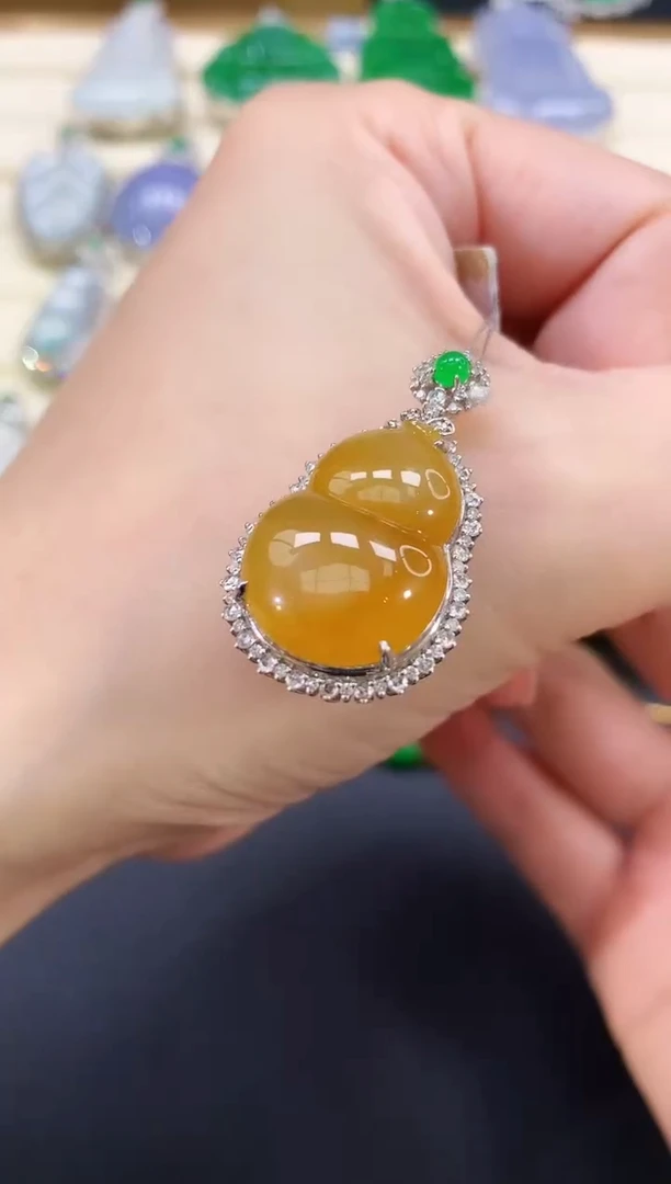 翡翠18K金镶嵌吊坠(不含链)若**花葫芦|15800