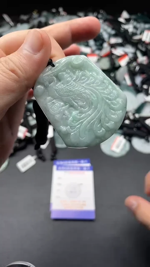 翡翠未镶嵌颈饰 天然翡翠 一物一图