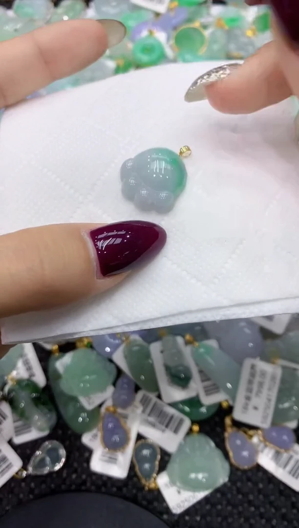 翡翠18K金镶嵌颈饰111111111111