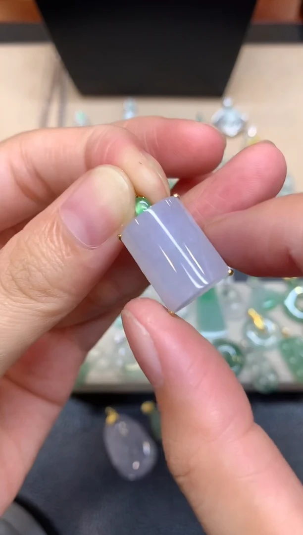 颈饰18K金镶嵌翡翠无事柱【无服务费