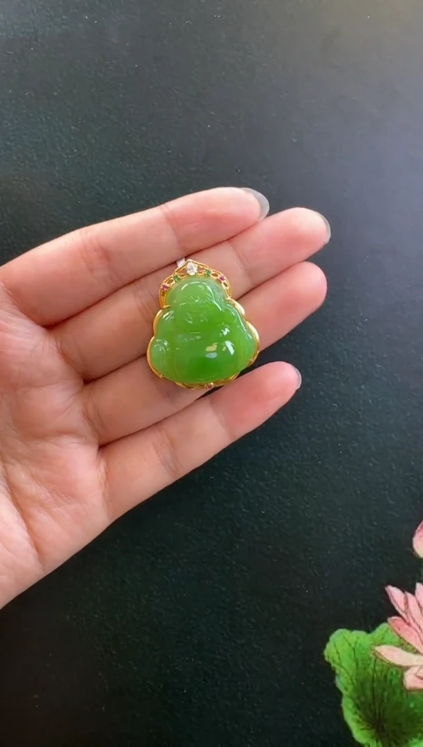 和田玉18K金镶嵌颈饰吊坠