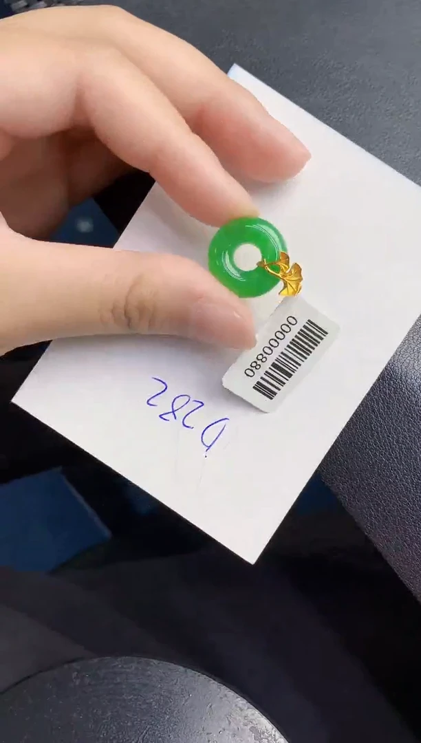 翡翠18K金镶嵌颈饰0000000000