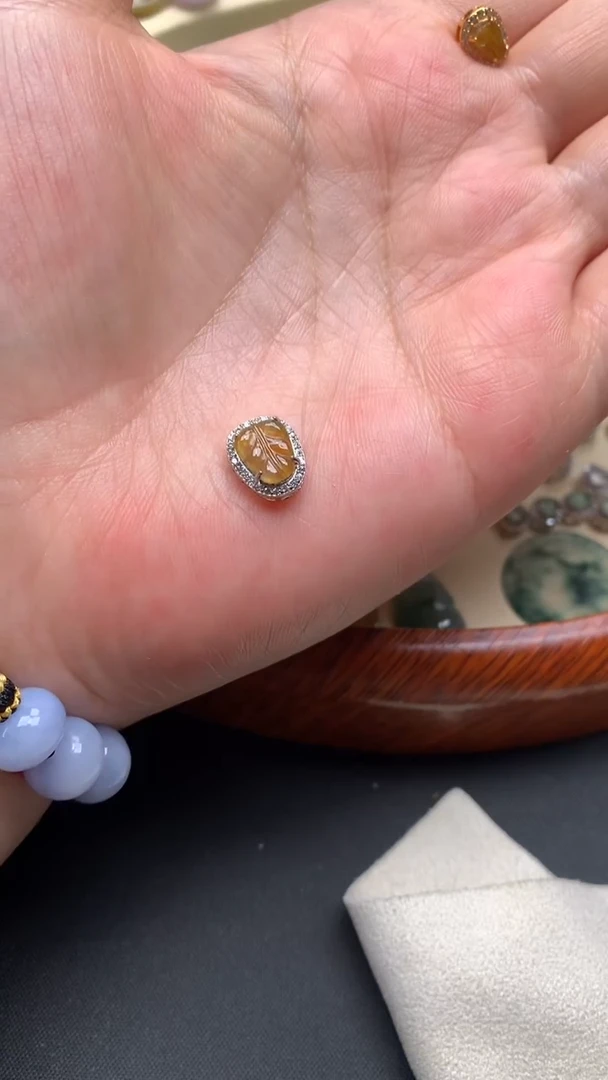 【闪购商品】翡翠颈饰银S925镶嵌翡翠叶子