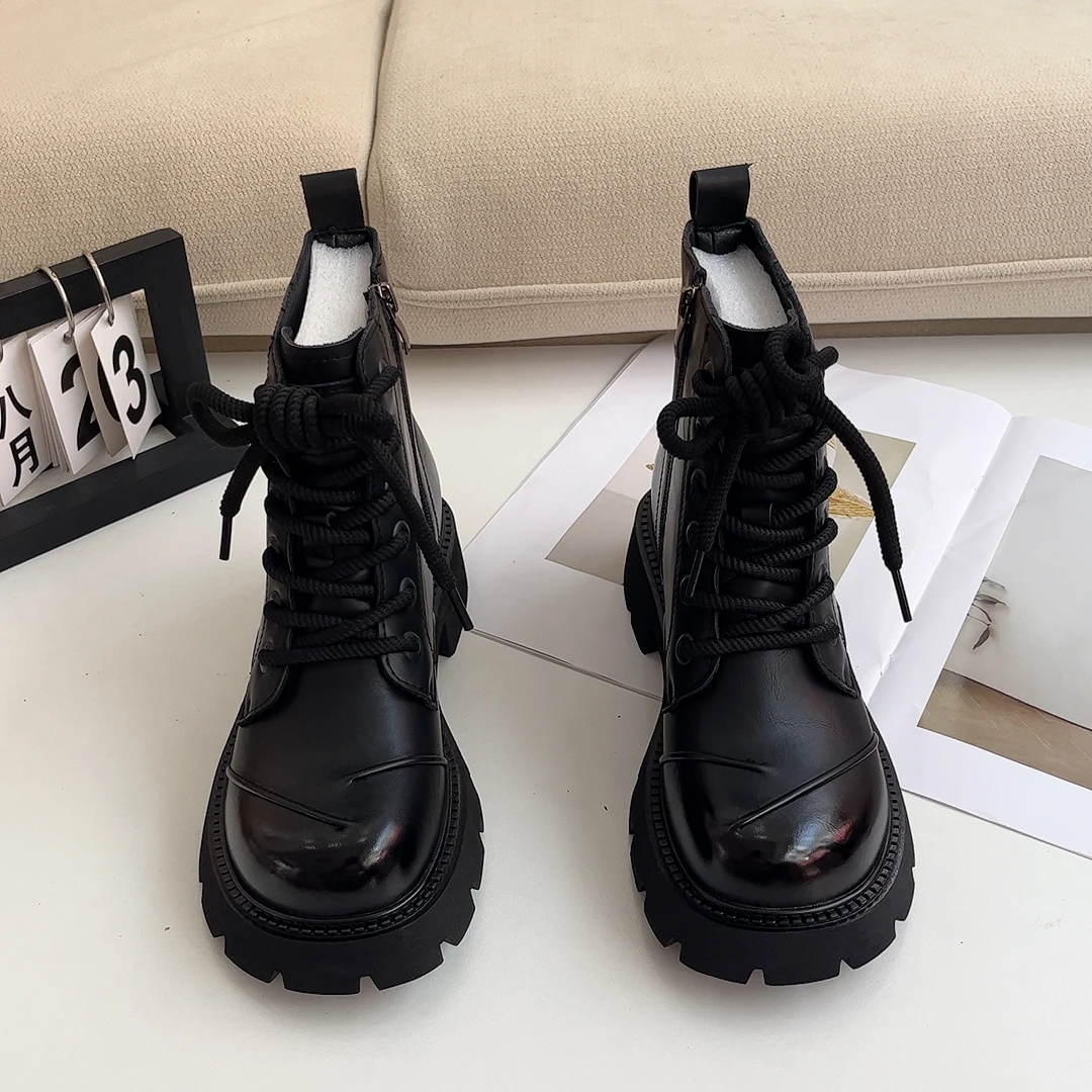 英伦风马丁靴女2024冬季加绒厚底增高小个子时尚短靴高级感机车靴