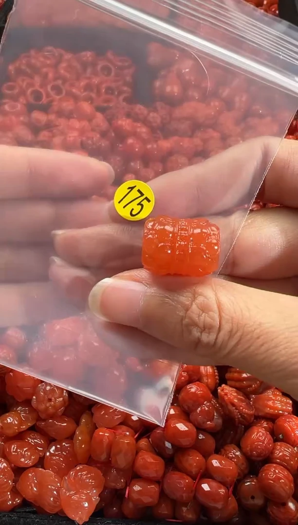 颈饰未镶嵌南红玛瑙1