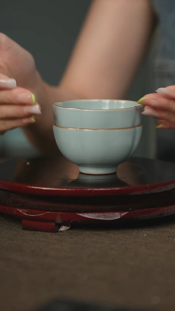 微瑕 四喜梅花杯 汝瓷 主人杯一对