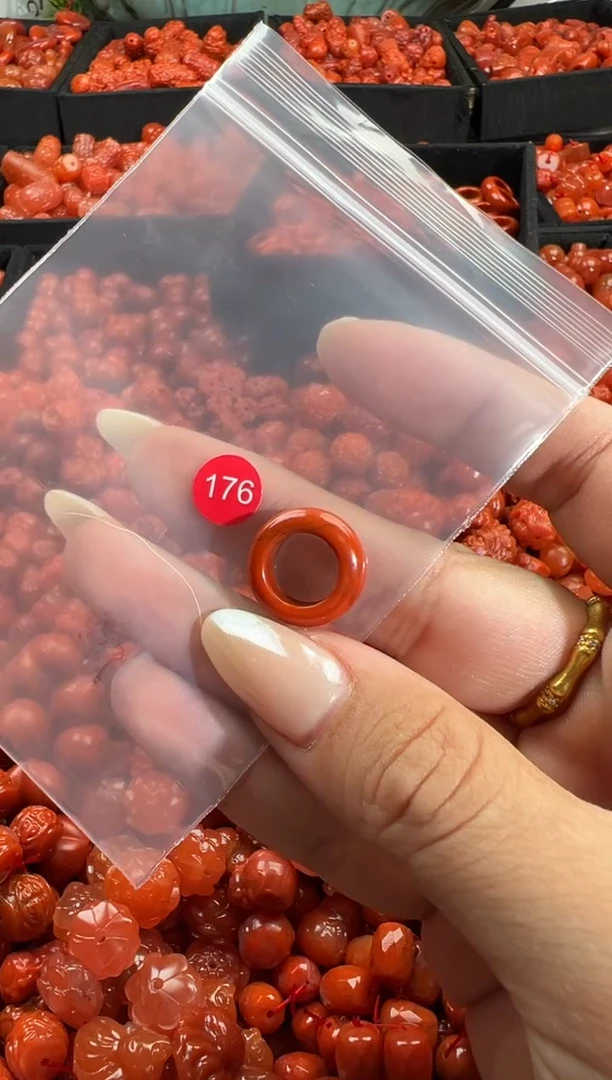 颈饰未镶嵌南红玛瑙1