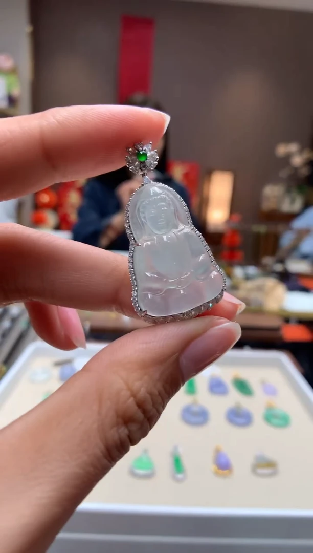 【闪购商品】翡翠颈饰18K金镶嵌观音