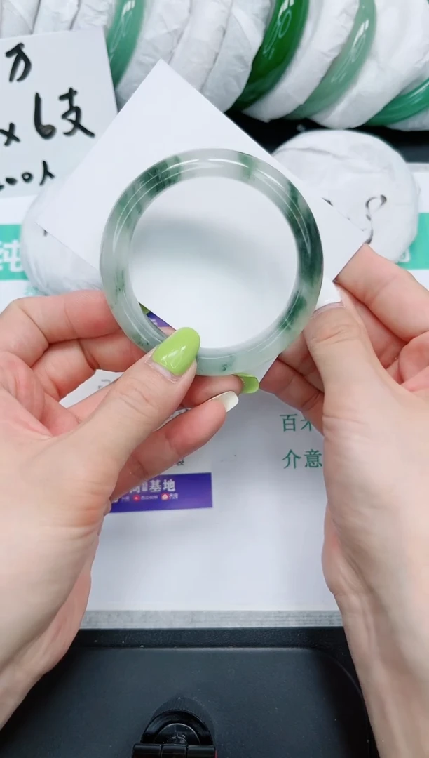 石英质玉手镯未镶嵌68/56