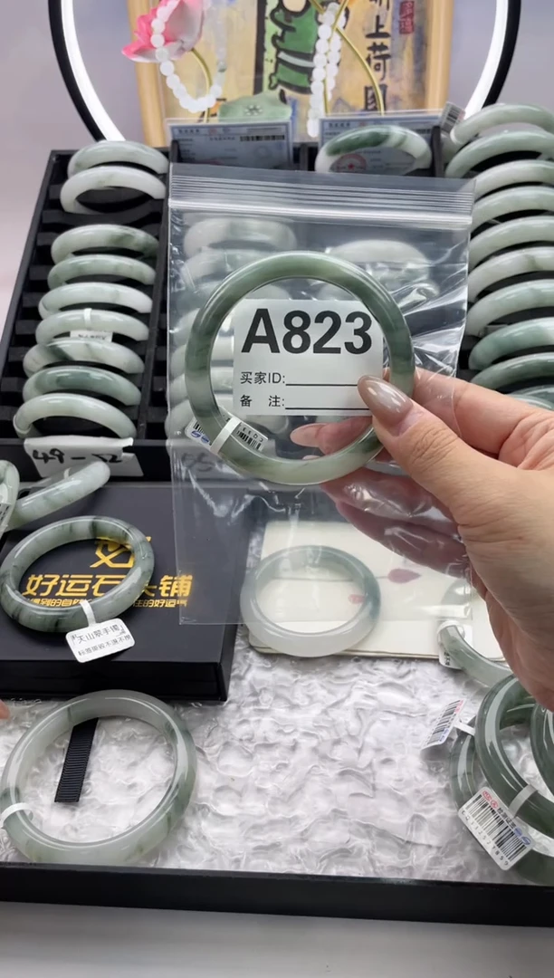 石英质玉（天山翠）手镯未镶嵌823