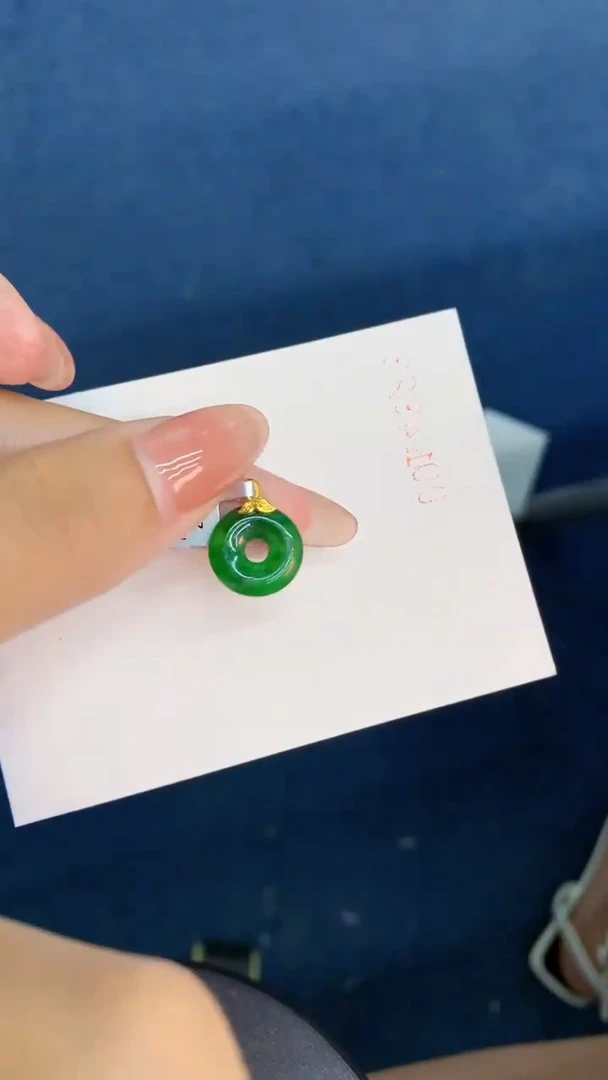 翡翠18K金镶嵌颈饰           1