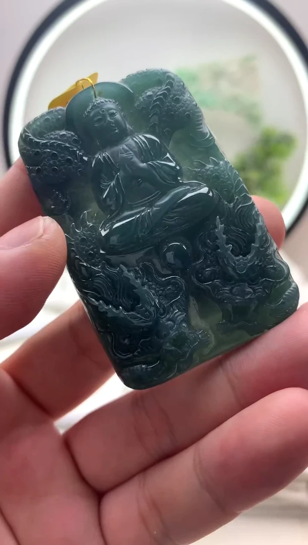 颈饰未镶嵌翡翠大日如来