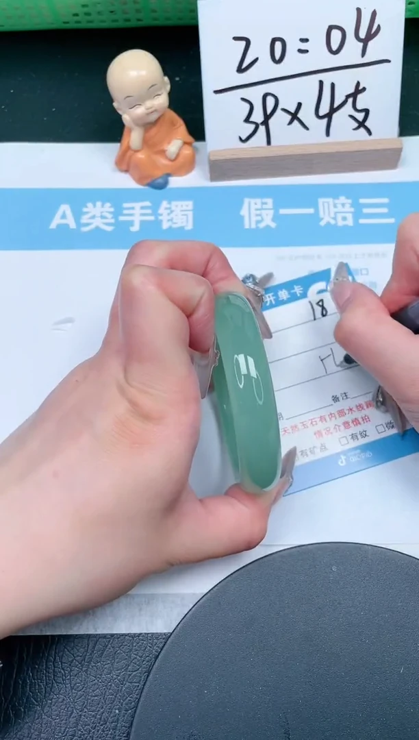 【闪购商品】石英质玉手镯未镶嵌18-56.3