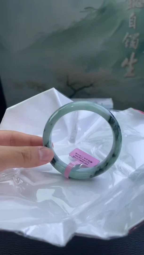 翡翠手镯未镶嵌3