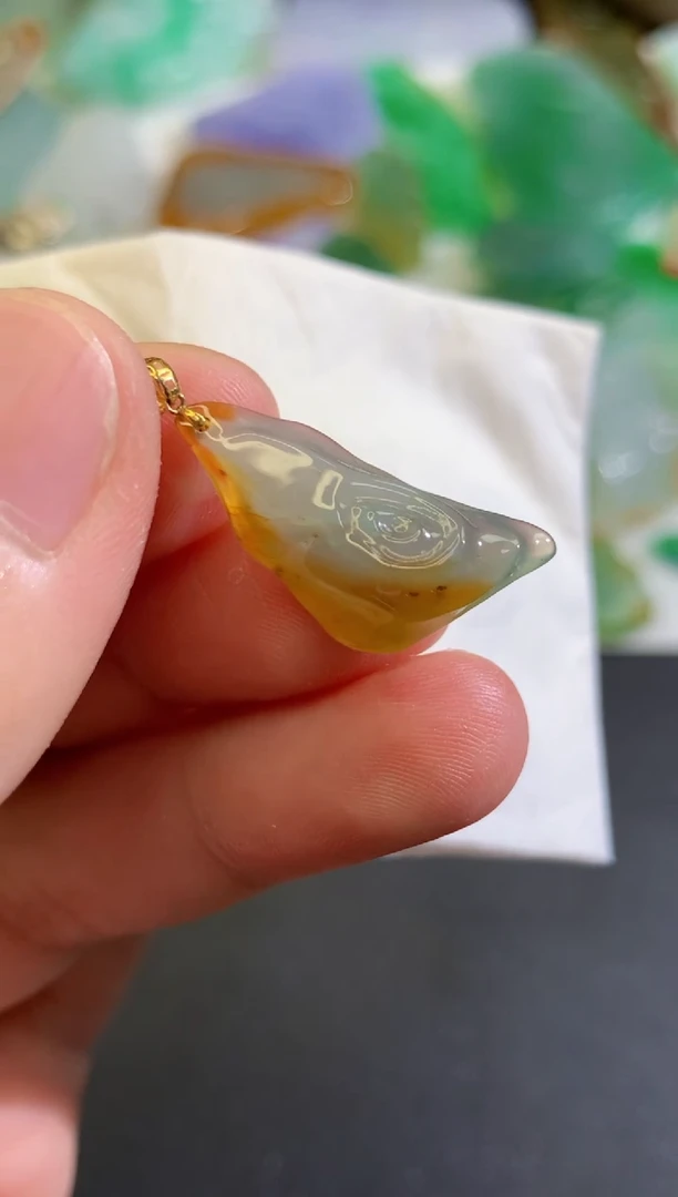 翡翠18K金镶嵌吊坠(不含链)684